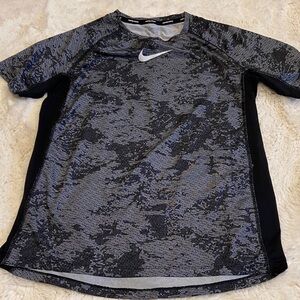 Nike Black and Gray Patterned Sports Tee